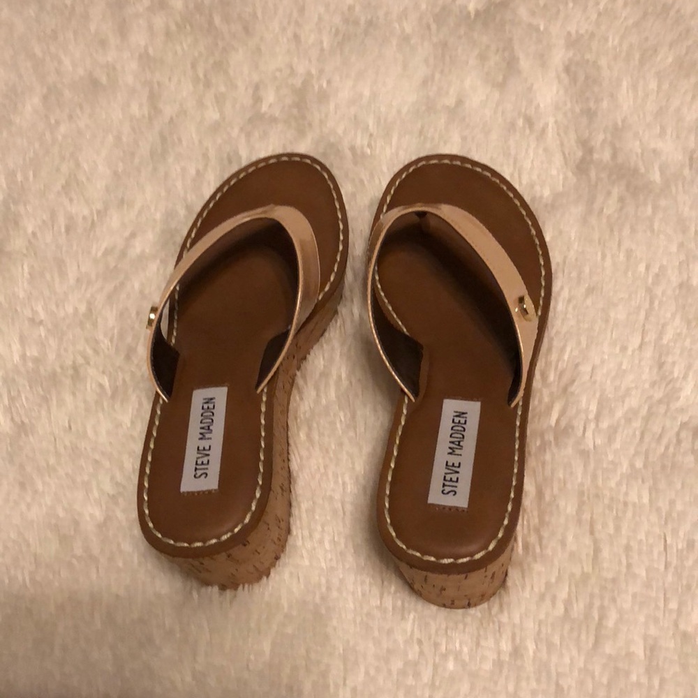 Steve Madden thong wedge